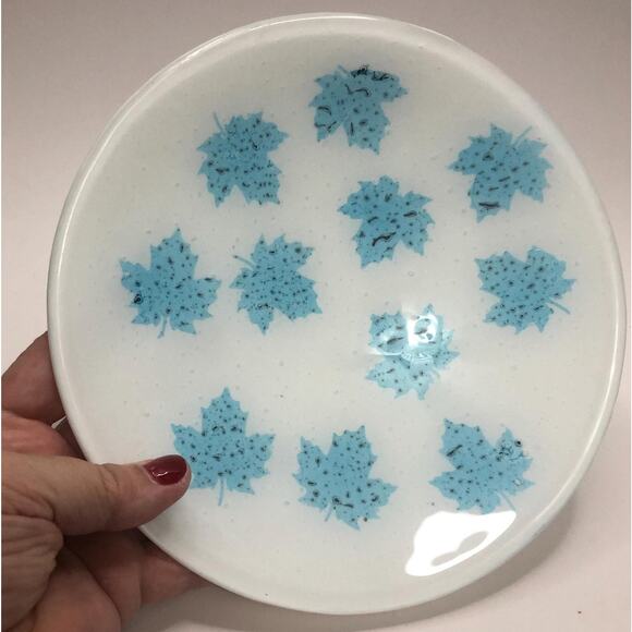Vintage White w/ Blue Maple Leaf Fused Art Glass Bowl Plate Artisan - Picture 1 of 4